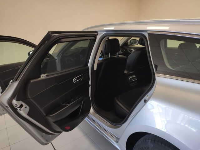 Inside Talisman Sport Tourer Diesel  GRIS