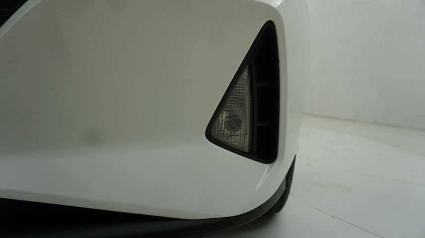 Outside i20  Polar White