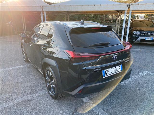 LEXUS UX 2019 02641271_VO38043366