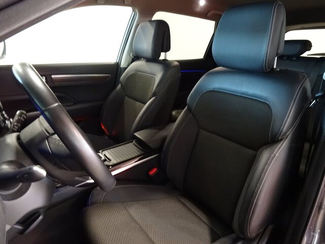 Inside Koleos Diesel  Gris Tornado