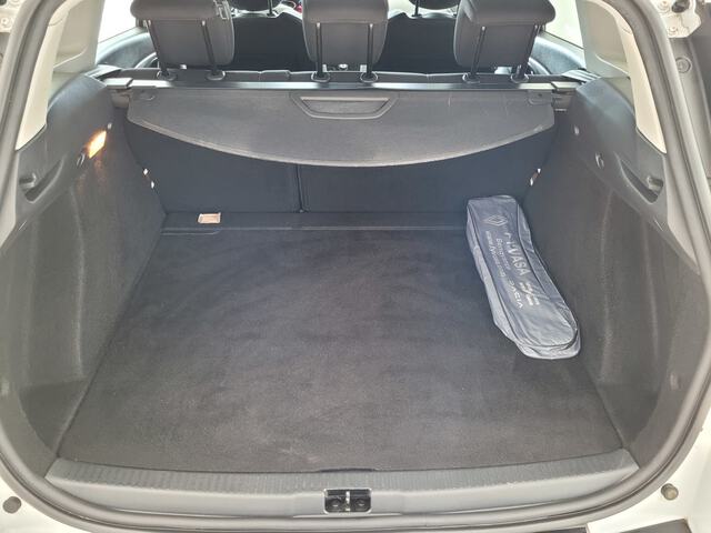 Inside Clio Sport Tourer Diesel  BLANC GLACIER