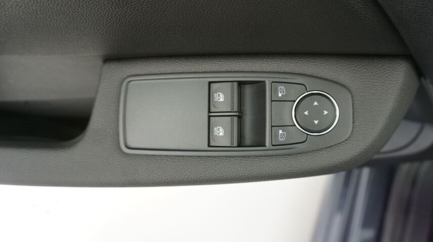 Inside Clio  Gris Titanium