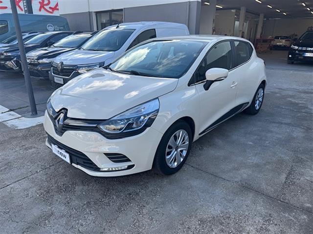 RENAULT Clio 01004641_VO38043406