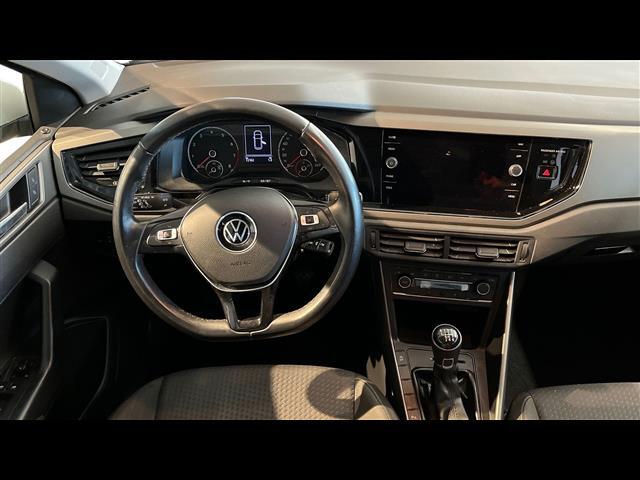 VOLKSWAGEN Polo VI 2017 00016042_VO38043670