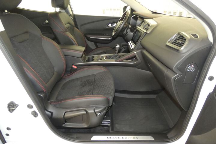 Inside Kadjar Diesel  Blanco Glaciar