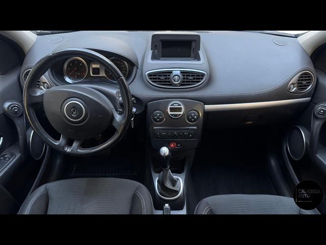 RENAULT Clio 00007145_VO38033579