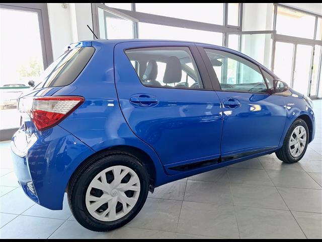 TOYOTA Yaris 00753235_VO38013074
