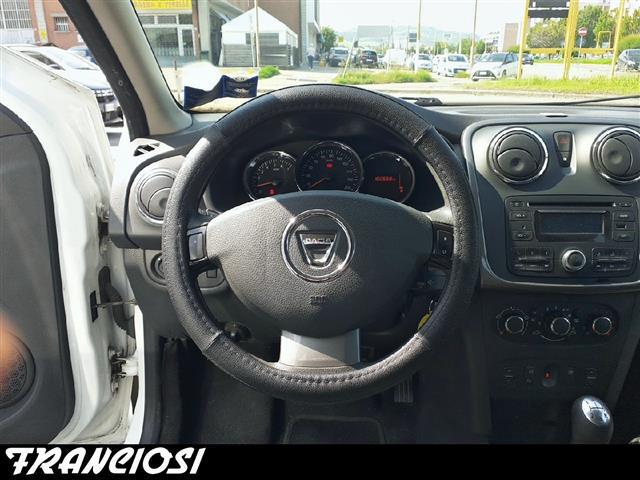 DACIA Sandero 00023004_VO38013018