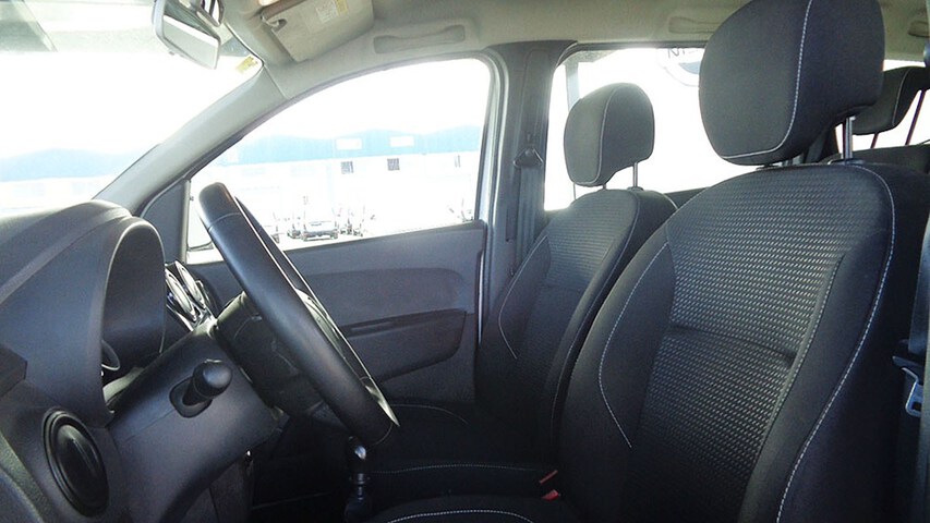 Inside Lodgy  BLANCO