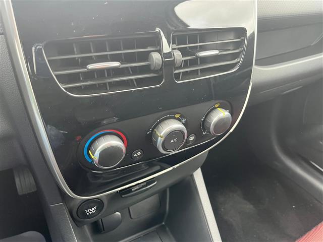 RENAULT Clio 02640127_VO38043366