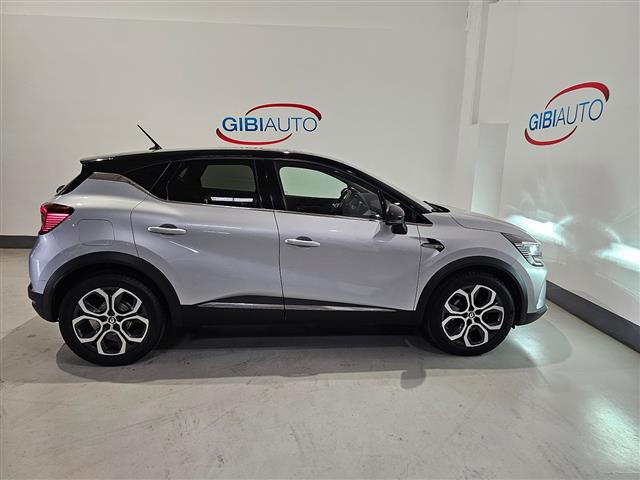 RENAULT Captur 02415917_VO38013170