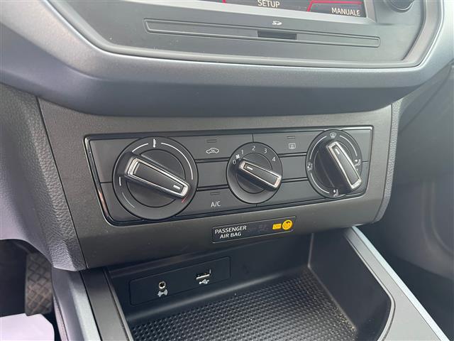 SEAT Arona 2017 02640508_VO38043366