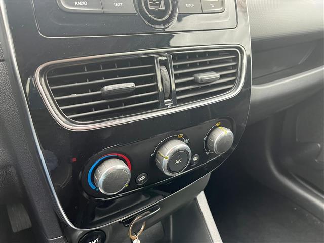RENAULT Clio 02641139_VO38043366