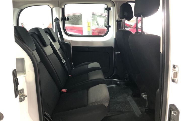 Inside Kangoo Combi Diesel  Blanco