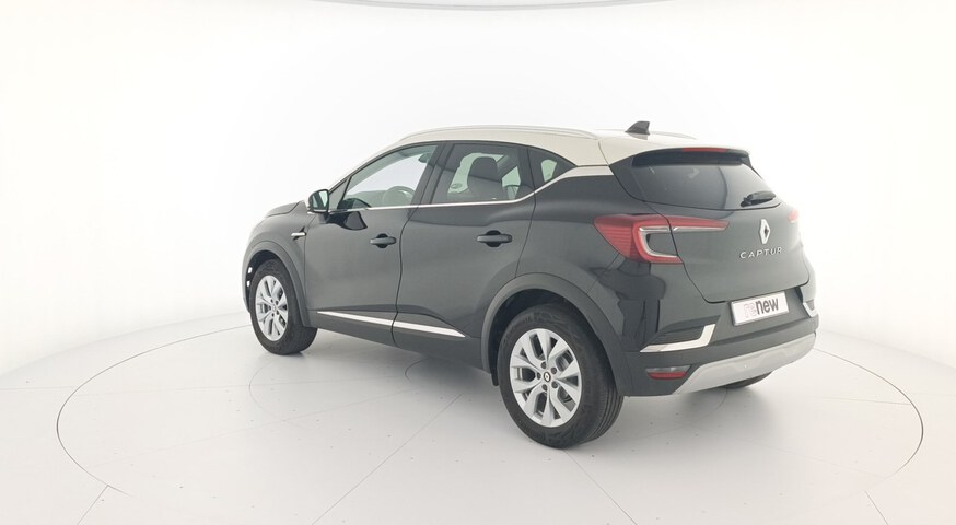 Outside Captur  NEGRO