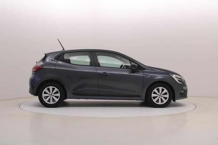 Outside Clio  Gris Titanium