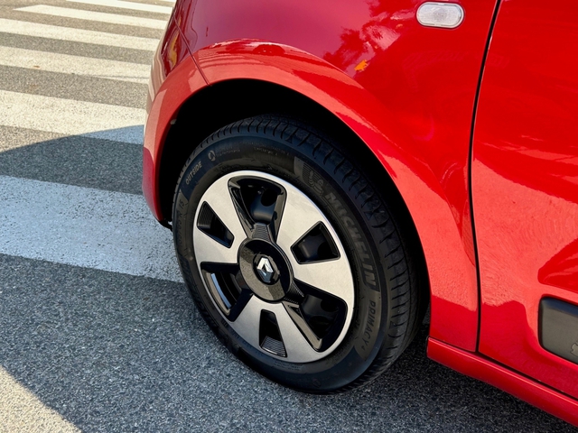 Außenausstattung Twingo dezir rot perl.                                    rot