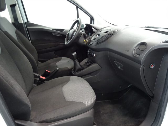 Inside Tourneo Courier Diesel  BLANCO