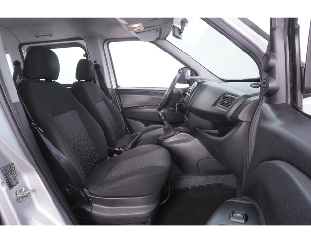 Inside Combo Combi Diesel  Plata