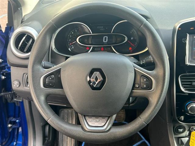 RENAULT Clio 05879927_VO38013080
