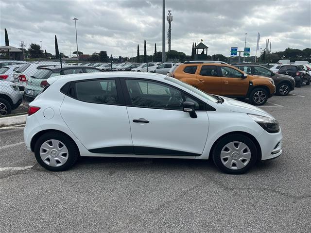 RENAULT Clio 02641139_VO38043366