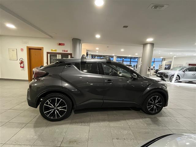 TOYOTA C HR I 2016 00025702_VO38013404