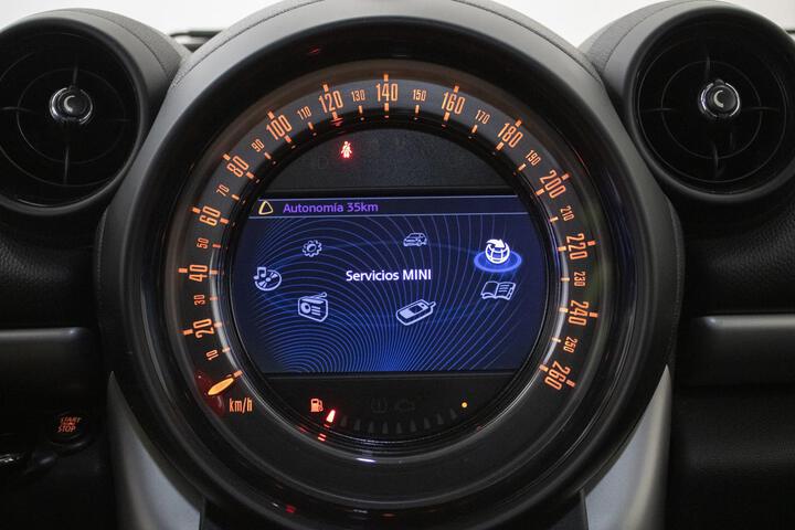 Inside  F60 Countryman Diesel  Midnight Black