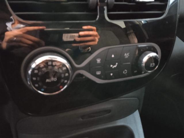 RENAULT ZOE 00013640_VO38043670