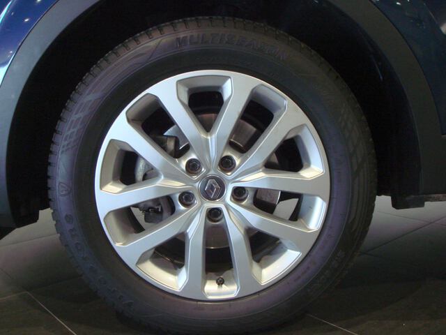 Outside Kadjar Diesel  Azul Cosmos
