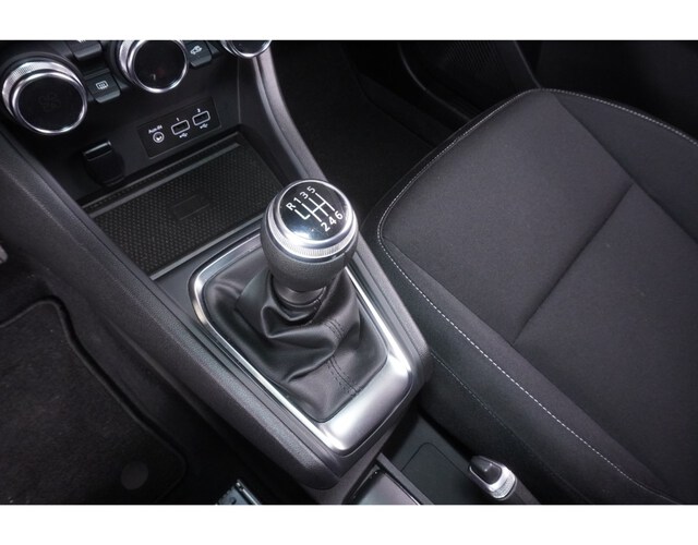 Inside Captur  Azul Volga