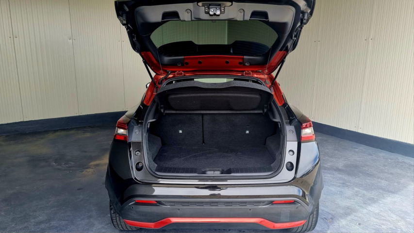 Interior JUKE  NEGRU