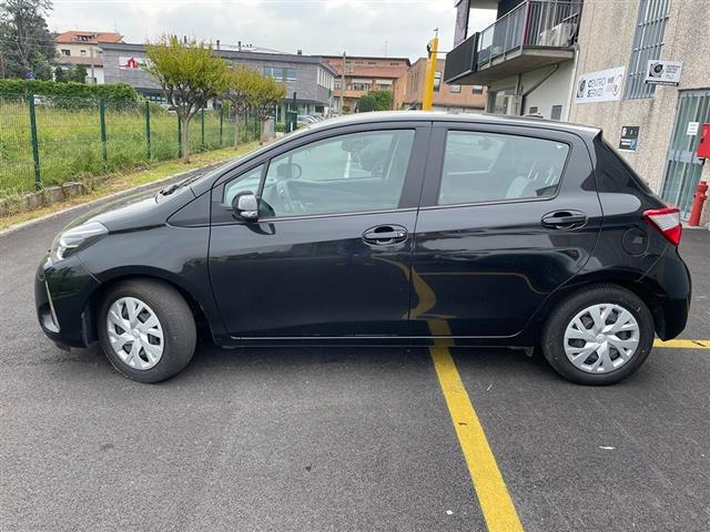TOYOTA Yaris 00392996_VO38023217