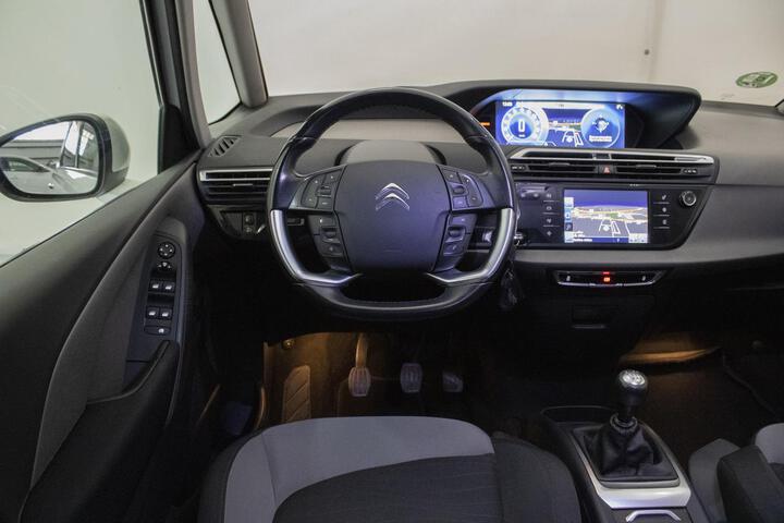 Inside C4 Grand Picasso Diesel  Blanco Banquise