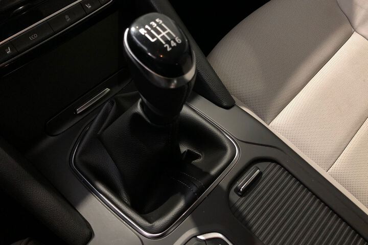 Inside Talisman Sport Tourer Diesel  Gris