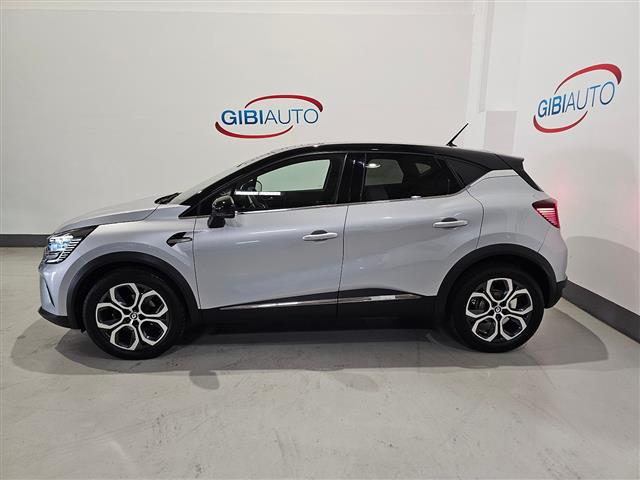 RENAULT Captur 02415917_VO38013170