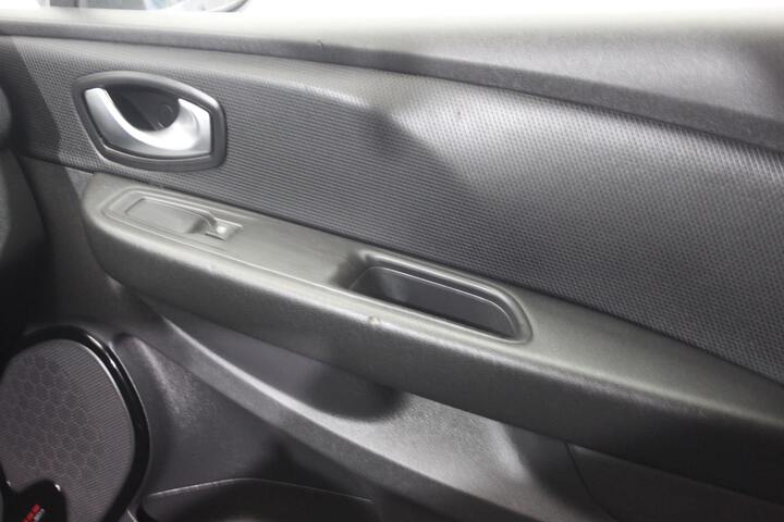 Inside Clio Sport Tourer  Gris Titanium