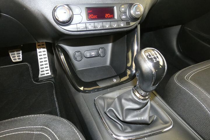 Inside Ceed  Cassa White