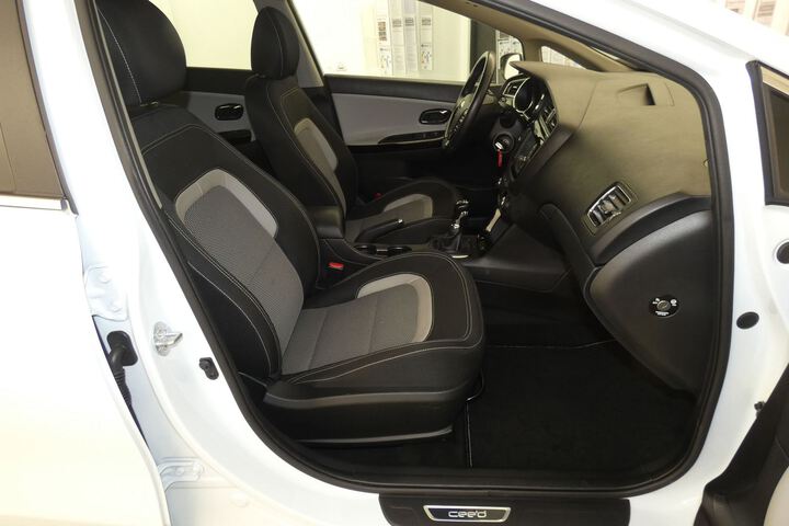 Inside Ceed  Cassa White
