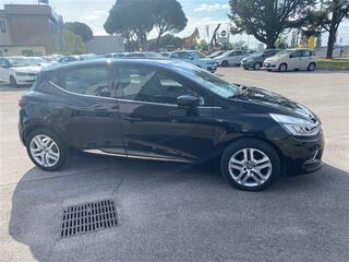 RENAULT Clio 10188014_VO38043127