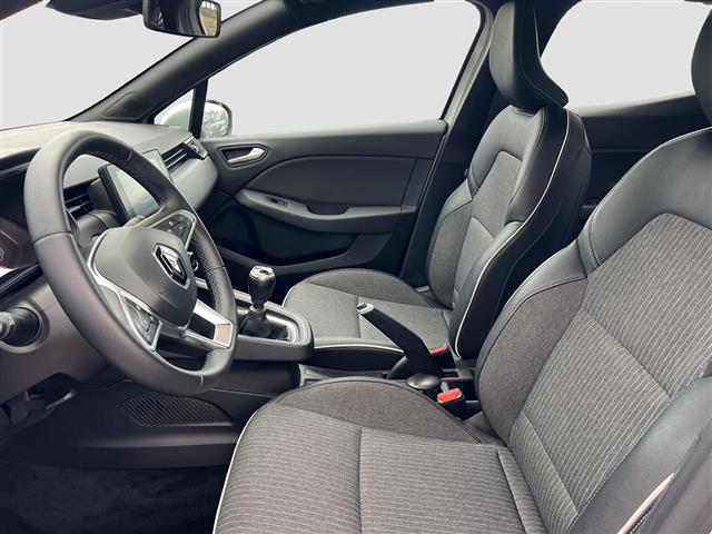 RENAULT Clio 05258018_VO38013034