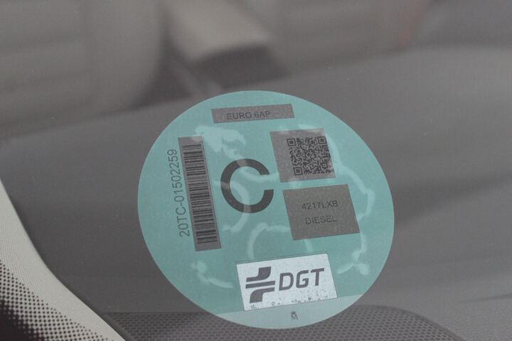 Inside  Koleos  Gris Tornado
