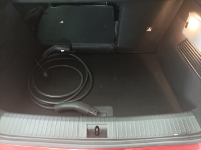 Inside  MEGANE E-TECH 100% ELÉCTRICO  carrocería rojo des
