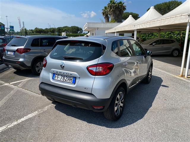 RENAULT Captur 02640282_VO38043366