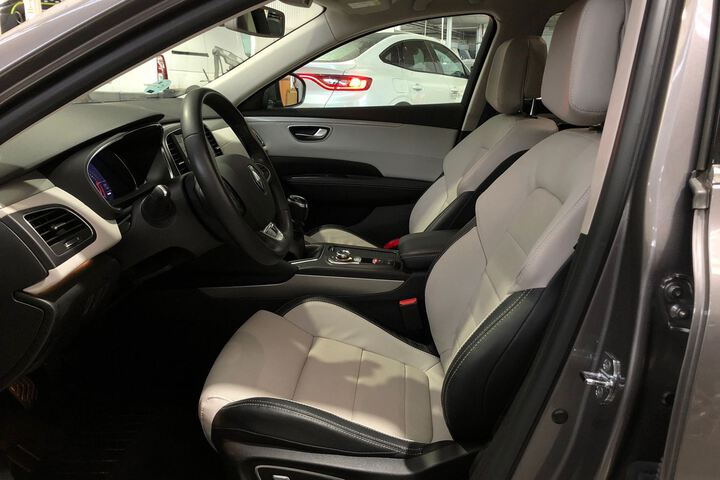 Inside Talisman Sport Tourer Diesel  Gris