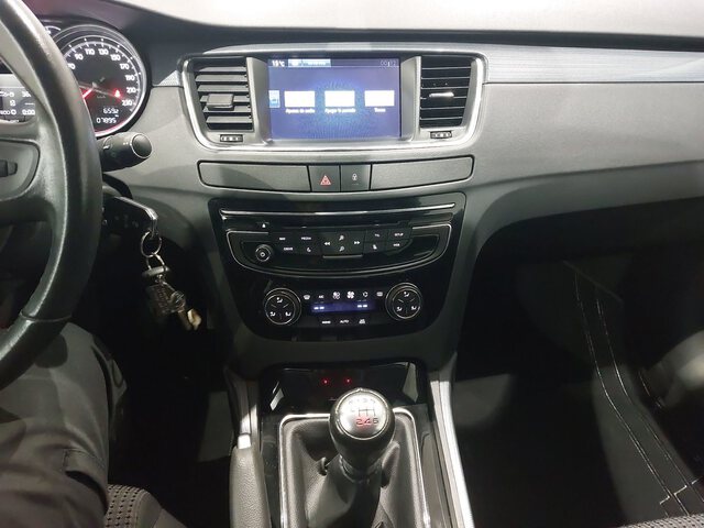 Inside 508 Diesel  Gris