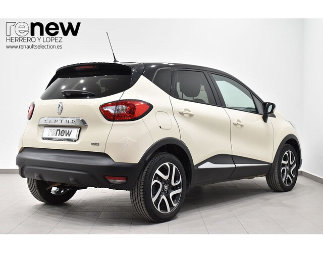 Outside Captur Diesel  Crema