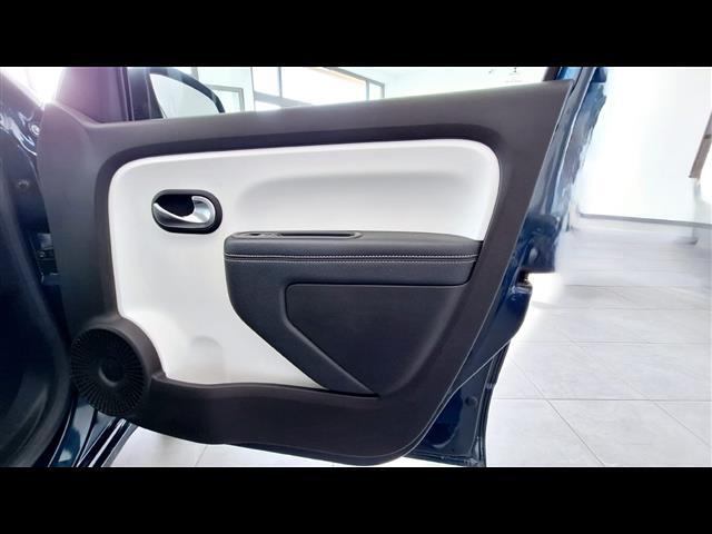 RENAULT Twingo 00811608_VO38013074