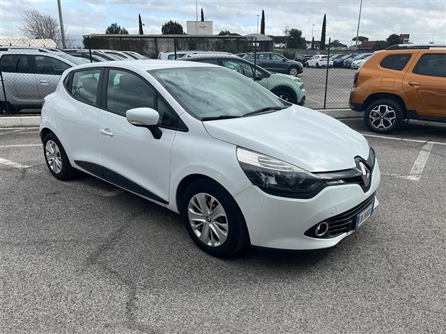 RENAULT Clio 02640127_VO38043366