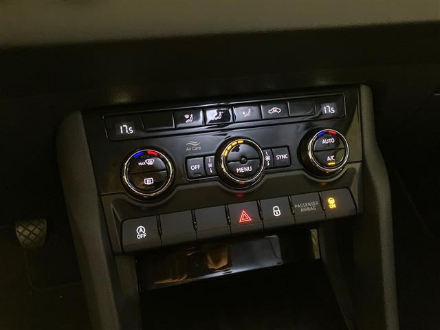 SKODA Karoq 2017 00985080_VO38023207