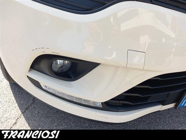RENAULT Clio 00023133_VO38013018